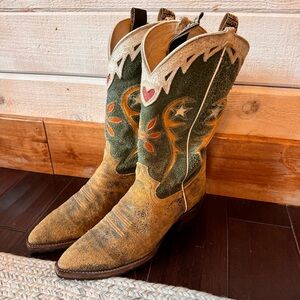 Justin Boots Men’s Suede Leather green inlay pattern western cowboy snip toe